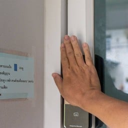 คีย์การ์ดหรือป้อนรหัสก็ได้ครีบ