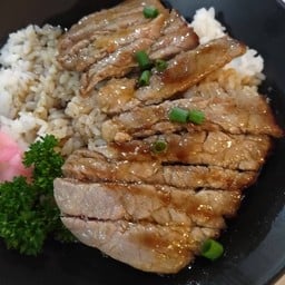 ข้าวหน้าเนื้อย่างซีอิ่ว