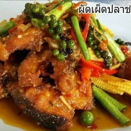 ผัดเผ็ดปลาช่อนทอด