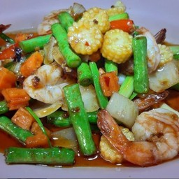 กุ้งผัดพริกเผา หรือ ปลาหมึก
