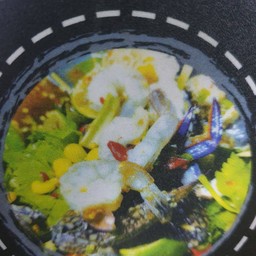 ยำปูม้ากุ้งสด