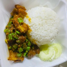 อาหารตามสั่งผัดไทลุงใบ