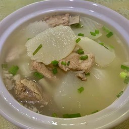 แกงจืดหัวไชเท้าซี่โครงหมู 萝卜排骨汤
