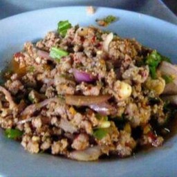 ลาบหมู หรือ ลาบไก่