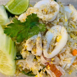 ข้าวผัดปลาหมึก