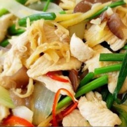 ผัดขิงหมู หรือ ไก่