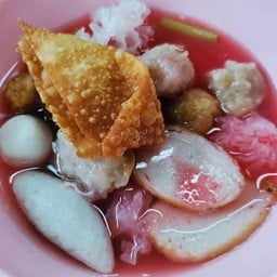 ก๋วยเตี๋ยวเย็นตาโฟลูกชิ้นแคะ(พิเศษ)