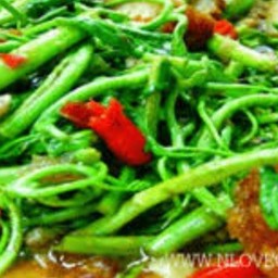 ผัดผักกะเฉดหมูกรอบ