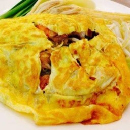 ผัดไทยห่อไข่ & ข้าวกระเพราแซ่บ