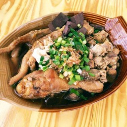 ก๋วยเตี๋ยวไก่ตุ๋น&ปลาเผา โคตรเด็ด หน้าหมู่บ้านบัณฑิต