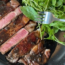 Thai wagyu Rib eye Steak 300g with truffle sauce