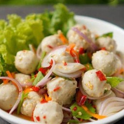 ยำลูกชิ้น