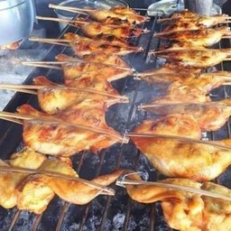 ไก่น่องติดสะโพก