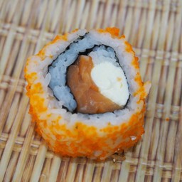 แซลมอนโรลครีมชีส