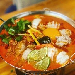 ต้มยำมาม่า หม้อไฟ