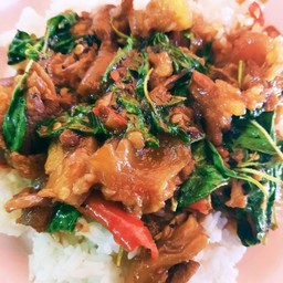 ข้าวกระเพราขาหมู