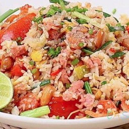 ข้าวผัดแหนม