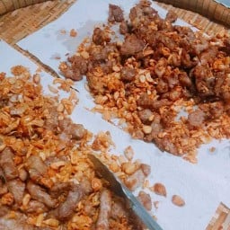 ร้านน้องมิกกี้หมูทอดกระเทียมแดดเดียว