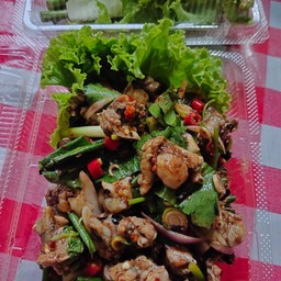 ยำกบน้ำพริกดำ