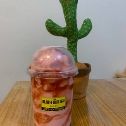 สตรอว์เบอร์รี่นมสดปั่น