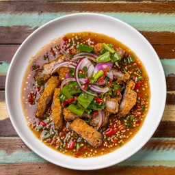 ยำหมูสามชั้นทอด