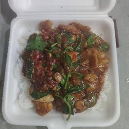 ข้าวผัดพริกแกงปลาดอลลี่