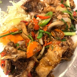 ปลาผัดพริกไทยดำ