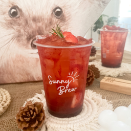 Strawberry Black Tea ชาดำสตรอเบอร์รี่