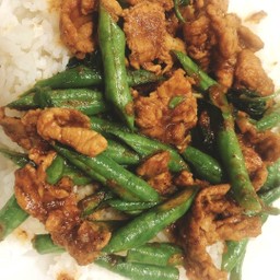 ข้าวผัดพริกแกงหมู Stir Fried Pork with Chili Paste