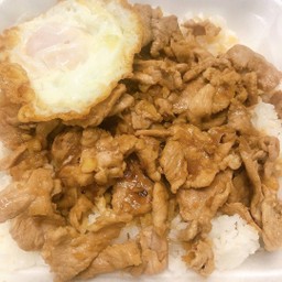 ข้าวหมูกระเทียม Fried Pork Garlic with rice