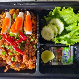 ข้าวพริกเผาหมูกรอบ