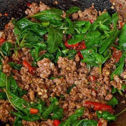 ข้าวกระเพราไก่พริกแห้งโบราณ