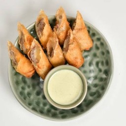 ปอเปี๊ยะหมูชีส