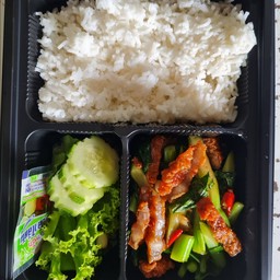 ข้าวคะน้าสามชั้นทอด