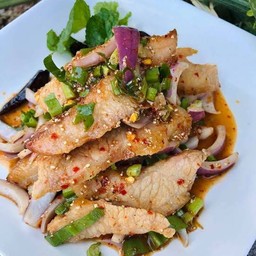 น้ำตกคอหมู