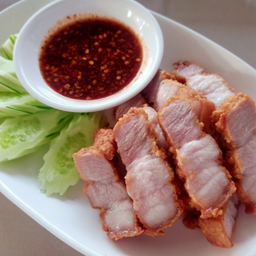 สามชั้นทอดน้ำปลา