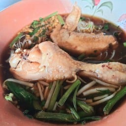 ก๋วยเตี๋ยวไก่ตุ๋นสมุนไพรยาจีนมะระคลองท่อม เจ้าเก่า