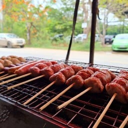 ลูกชิ้นยืนย่างBYหนิง ร้านชำ