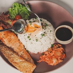 ข้าวแซลมอนย่าง