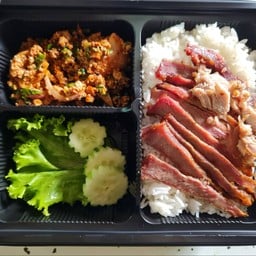 ข้าวลาบหน้าหมูย่าง