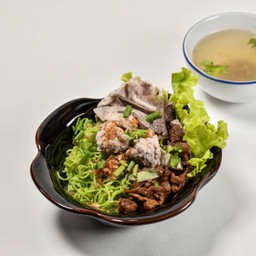 บะหมี่แห้งหมูรวมเครื่องใน