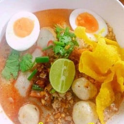 ก๋วยเตี๋ยว หมูแดงต้มยำ