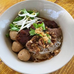 ก๋วยเตี๋ยวเนื้อตุ๋น