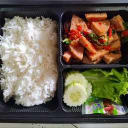 ข้าวกระเพราหมูยอ