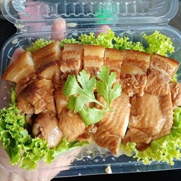 ไก่ต้มน้ำปลา+หมูสามชั้นต้มน้ำปลา น้ำจิ้มซีฟู้ด