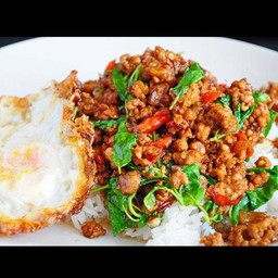 กะเพราหมูสับไข่ดาว