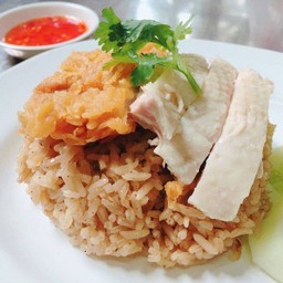 ข้าวมันไก่ผสม นึ่ง-ทอด (กล่องดำ)