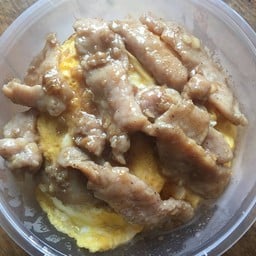 ข้าวไข่ข้น หมูนุ่ม ผัดกระเทียม