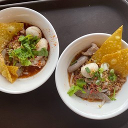 ก๋วยเตี๋ยวหมูต้มยำ(25฿)