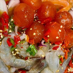 ยำสองใจ กุ้งสด ไข่แดงเค็ม